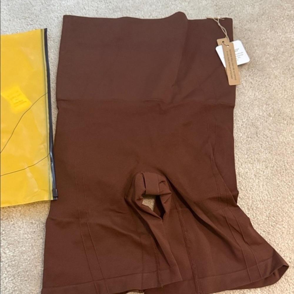 ShapeLLX brown booty shorts NWT sz XXL